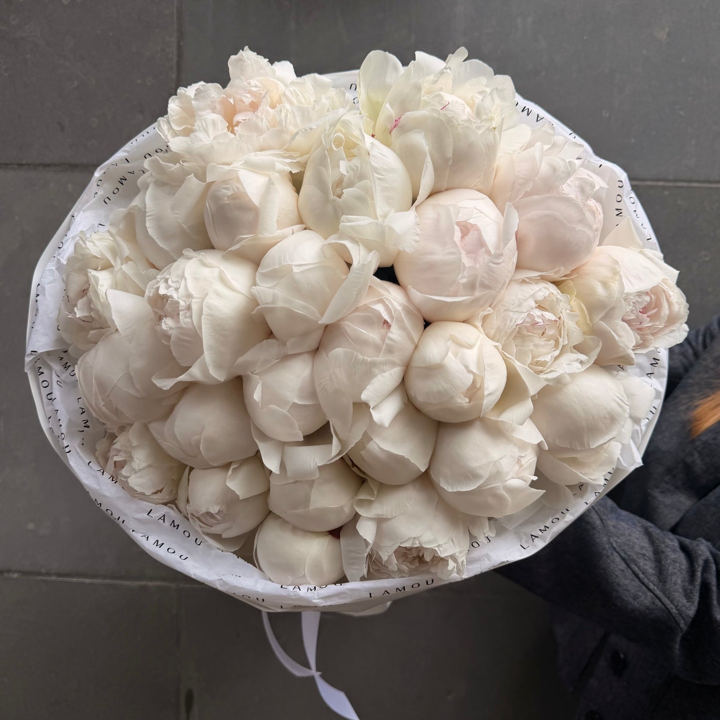 25 White Peonies