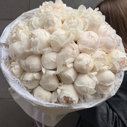 25 White Peonies