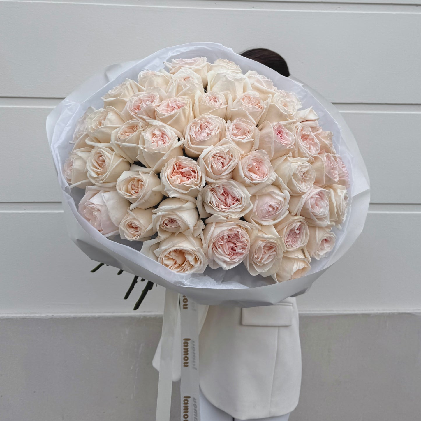 45 roses pivoine blanches