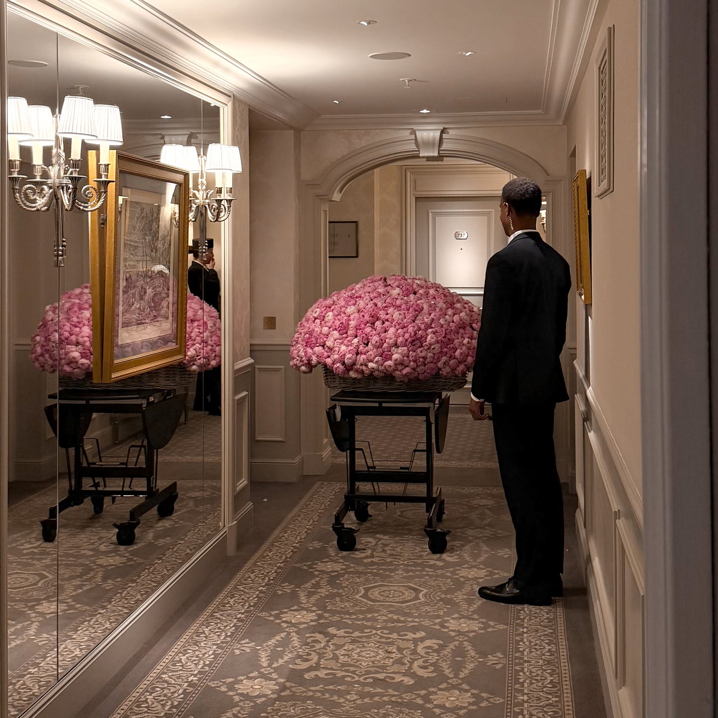 1001 Peonies Basket
