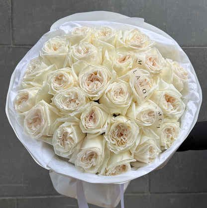 25 White Peony Roses
