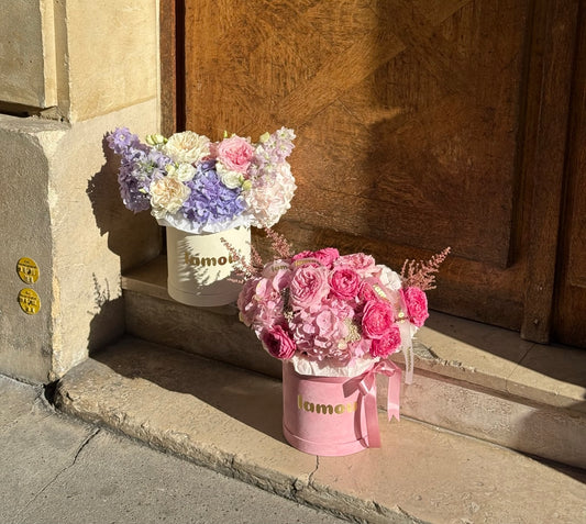 Hortensias x Roses dans une petite boîte